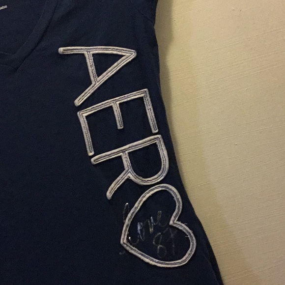 Aero graphic Tee. Navy V neck - Picture 3 of 5